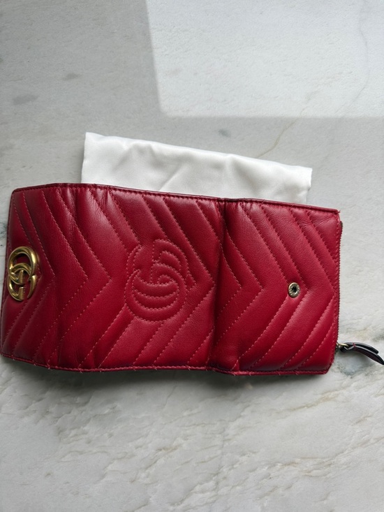 Gucci Red Quilted GG Chevron Marmont Leather Wallet with Gold Hardware - Picture 6 of 6